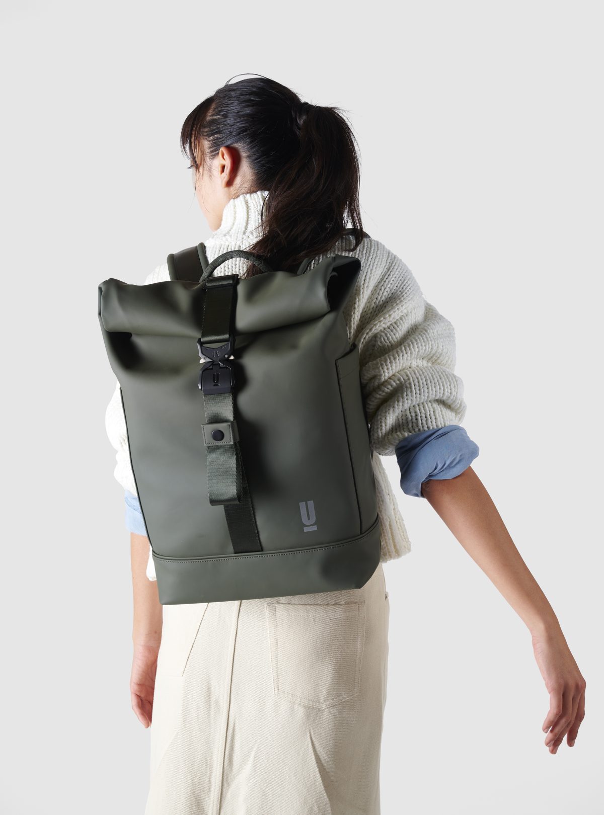 THEURBANSOCIETY_ROLLTOP_ZAINO_DONNA_UOMO_IMPERMEABILE_VEGANO_FOREST_GREEN_2400X2999_11-1200x1620